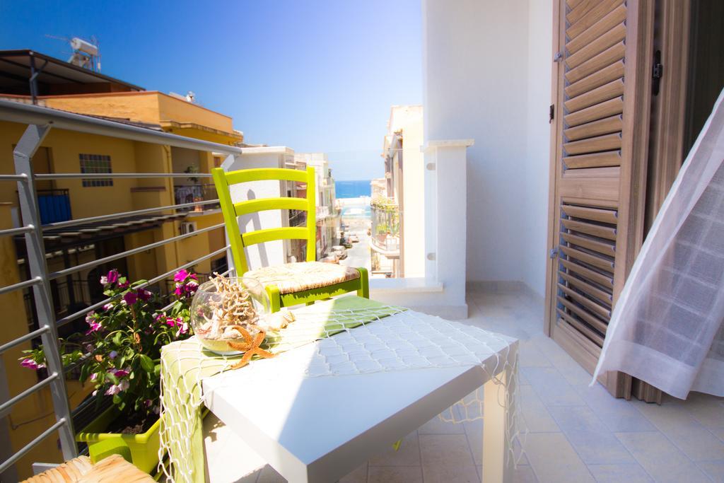Stanze Del Mare Bed & Breakfast Balestrate Ruang foto