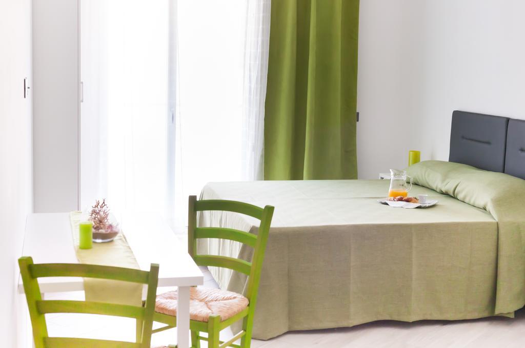 Stanze Del Mare Bed & Breakfast Balestrate Ruang foto
