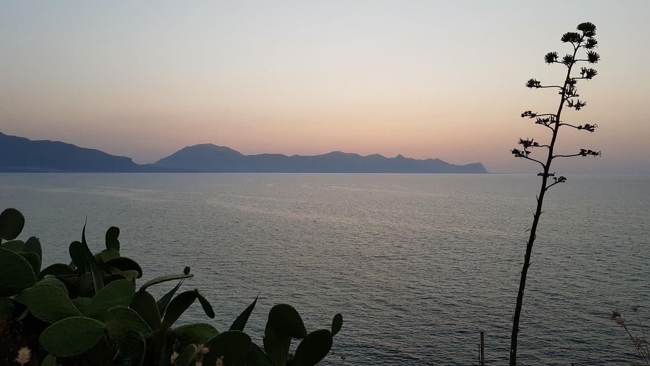Stanze Del Mare Bed & Breakfast Balestrate Bagian luar foto
