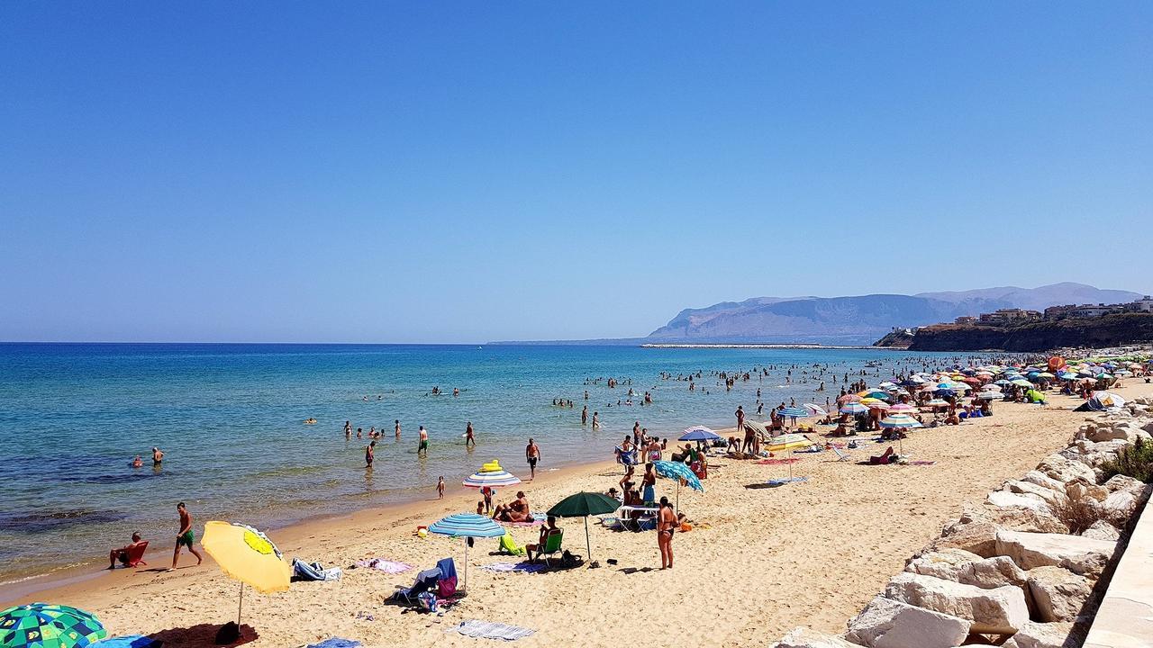 Stanze Del Mare Bed & Breakfast Balestrate Bagian luar foto